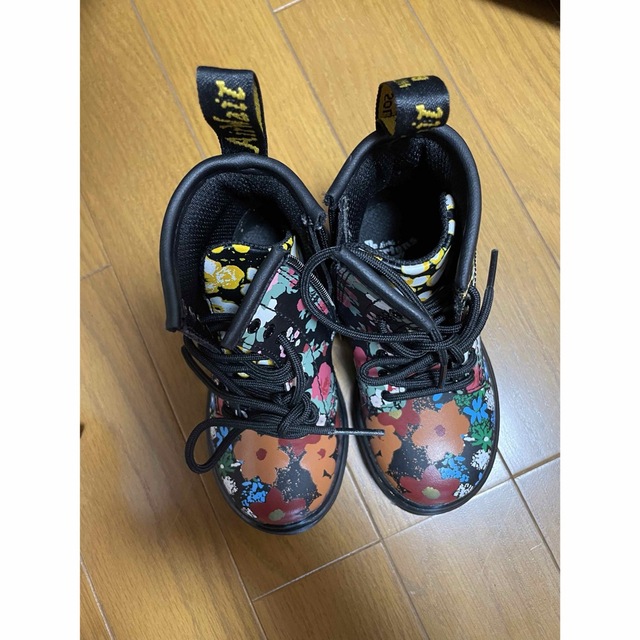 Dr.Martens(ドクターマーチン)のドクターマーチン　花柄 キッズ/ベビー/マタニティのベビー靴/シューズ(~14cm)(ブーツ)の商品写真