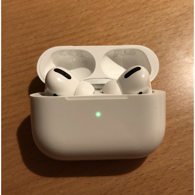 Apple(アップル)のAirPods Pro スマホ/家電/カメラのオーディオ機器(ヘッドフォン/イヤフォン)の商品写真