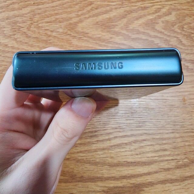 Samsung Galaxy Z Flip3 Green 英国版 128GB スマホ/家電/カメラのスマートフォン/携帯電話(スマートフォン本体)の商品写真