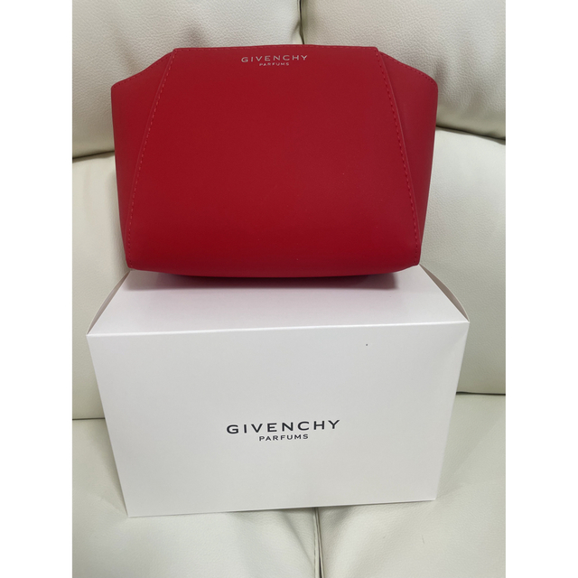 GIVENCHY(ジバンシィ)の【新品 未使用】GIVENCHY ジバンシィ  ノベルティ ポーチ 赤/レッド レディースのファッション小物(ポーチ)の商品写真