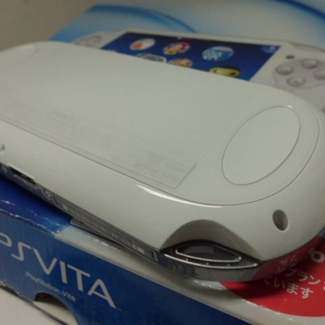 PlayStation Vita(プレイステーションヴィータ)のPSVITA PCH-1100　Crystal White エンタメ/ホビーのゲームソフト/ゲーム機本体(携帯用ゲーム機本体)の商品写真