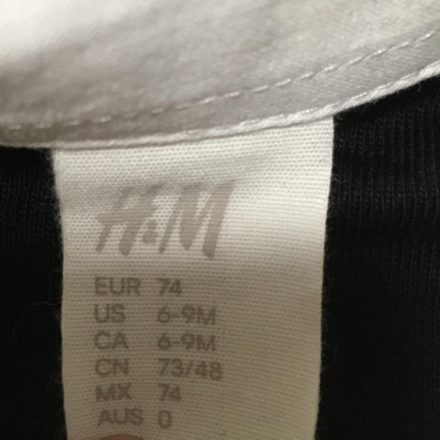 H&M(エイチアンドエム)のH&M タキシード 風 トレーナー&ロンパース キッズ/ベビー/マタニティのベビー服(~85cm)(トレーナー)の商品写真