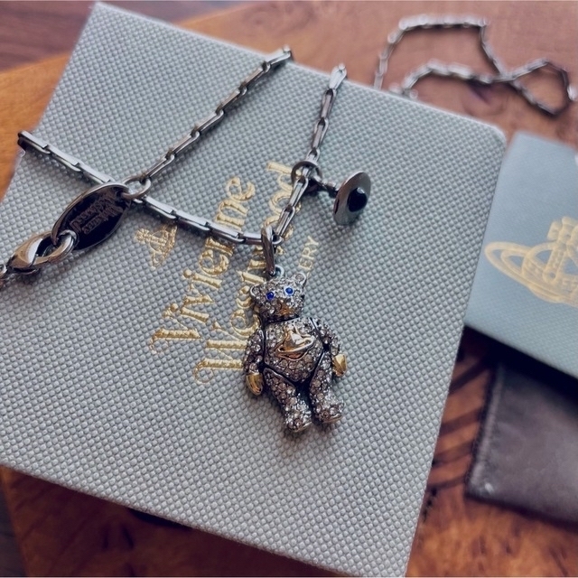 Vivienne Westwood(ヴィヴィアンウエストウッド)の激レアVivienneWestwood ガンメタル/ロングチェーン/オーブテディ レディースのアクセサリー(ネックレス)の商品写真