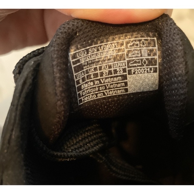 UGG(アグ)のUGG スニーカー　ブラック レディースの靴/シューズ(スニーカー)の商品写真