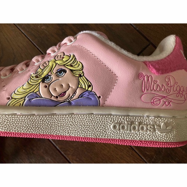 adidas(アディダス)のadidas adicolor アディカラー Miss Piggy スニーカー レディースの靴/シューズ(スニーカー)の商品写真