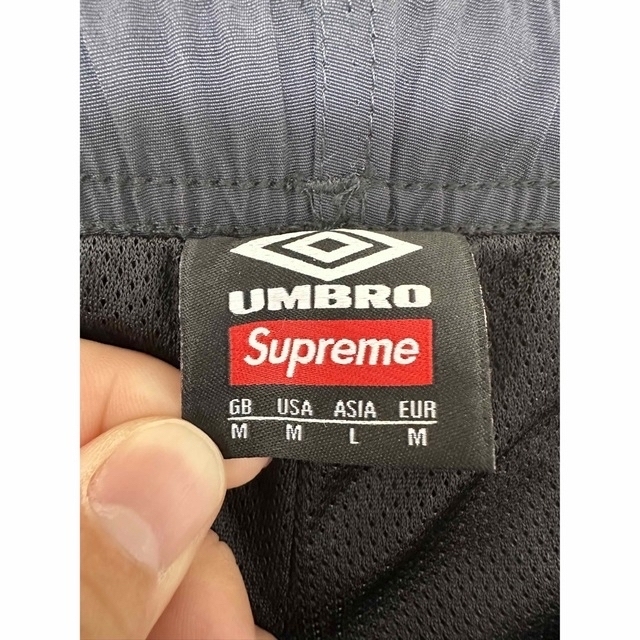 Supreme(シュプリーム)のsupreme / Umbro Track Pant Mサイズ スポーツ/アウトドアのサッカー/フットサル(ウェア)の商品写真