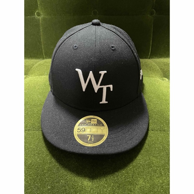 W)taps(ダブルタップス)のwtaps 22ss newera 7 1/2 新品未使用 メンズの帽子(キャップ)の商品写真