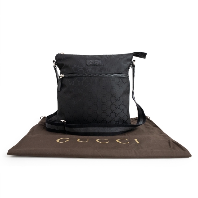 Gucci(グッチ)のグッチ GGナイロン レザー ショルダーバッグ 斜め掛け ブラック 黒 449184 GUCCI（未使用　展示品） レディースのバッグ(ショルダーバッグ)の商品写真