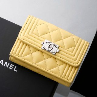 CHANEL - K3192M シャネル ボーイシャネル マトラッセ 本革 三つ折