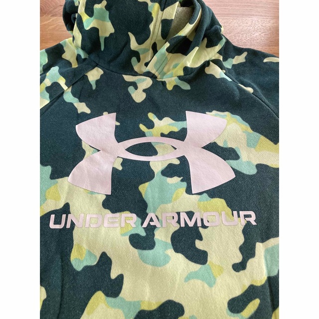 UNDER ARMOUR(アンダーアーマー)のアンダーアーマー　パーカー　160 キッズ/ベビー/マタニティのキッズ服男の子用(90cm~)(ジャケット/上着)の商品写真