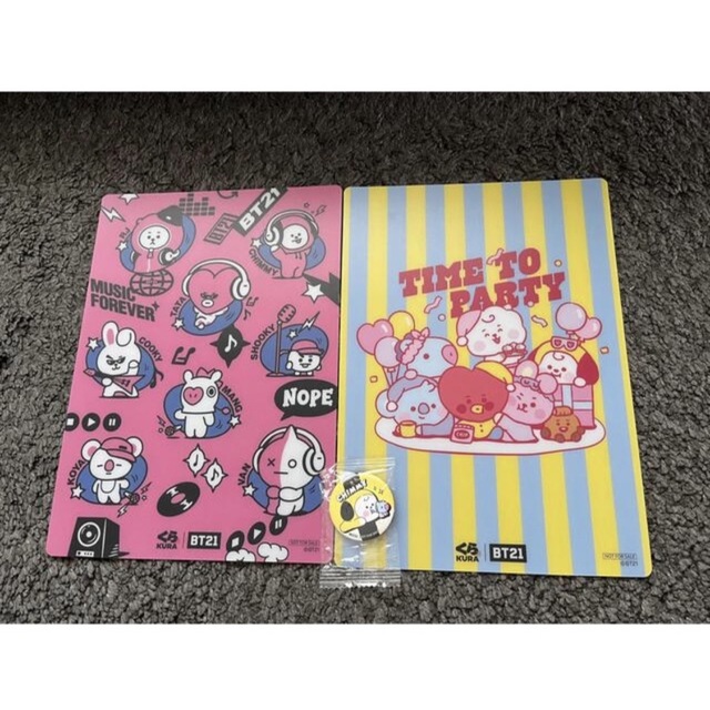 BT21(ビーティーイシビル)のBTS BT21 くら寿司 下敷き 缶バッジ CHIMMY エンタメ/ホビーのCD(K-POP/アジア)の商品写真