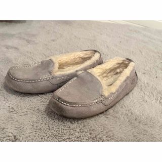 アグ(UGG)のUGGアグモカシン　ライトグレー25センチ(スリッポン/モカシン)