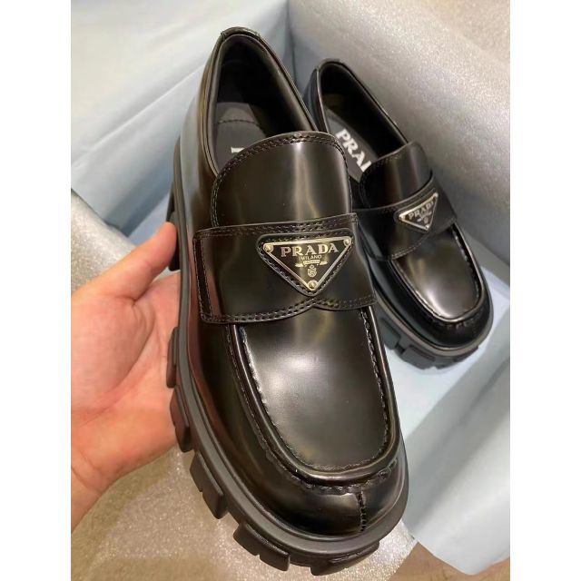 PRADAプラダ モノリス ブラッシュドレザー ローファー - www