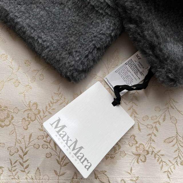 Max Mara(マックスマーラ)の専用　Max Mara テディベア ストール ダークグレー  レディースのファッション小物(ストール/パシュミナ)の商品写真