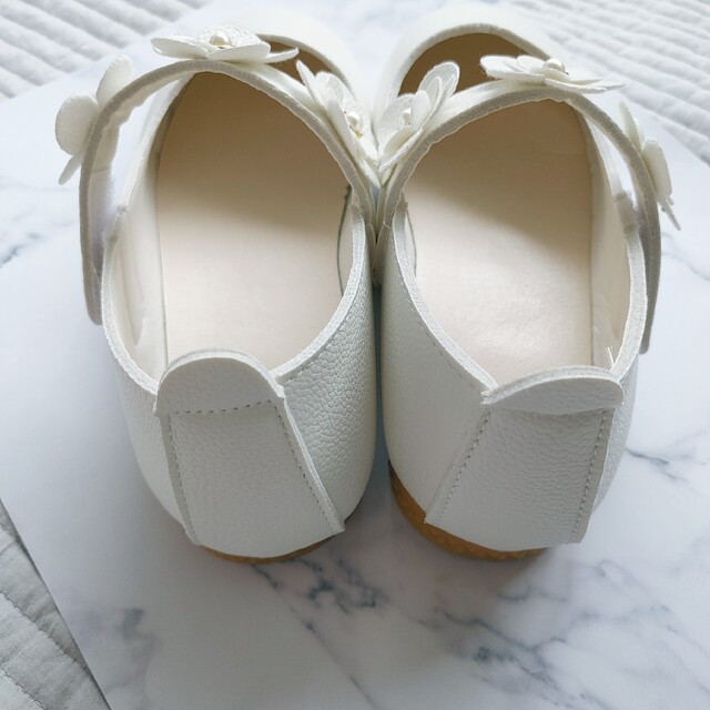 キッズ 靴 21 21㎝ フォーマル シューズ 白 ストラップ 入学式 ホワイト キッズ/ベビー/マタニティのベビー靴/シューズ(~14cm)(フォーマルシューズ)の商品写真