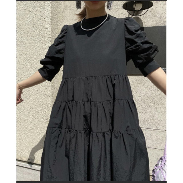 Ameri VINTAGE(アメリヴィンテージ)のMEDI COLOR TIERED VOLUME DRESS レディースのワンピース(ロングワンピース/マキシワンピース)の商品写真