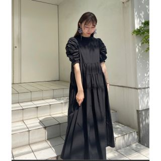 アメリヴィンテージ(Ameri VINTAGE)のMEDI COLOR TIERED VOLUME DRESS(ロングワンピース/マキシワンピース)