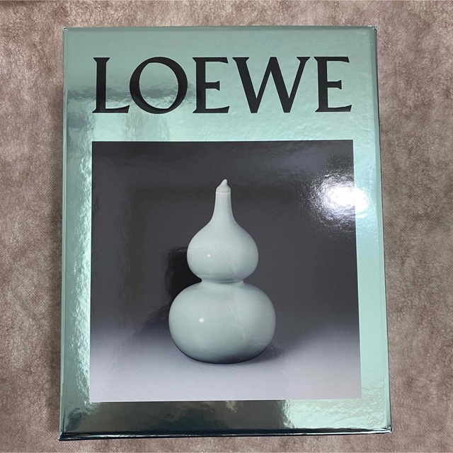 LOEWE(ロエベ)のギフトに☆LOEWEロエベ　クリスマス限定BOX カシミヤストールTシャツ レディースのバッグ(ショップ袋)の商品写真