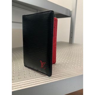 ルイヴィトン(LOUIS VUITTON)のルイヴィトン　エピ 　カードケース　名刺入れ　ブラック　レッド　美品(名刺入れ/定期入れ)