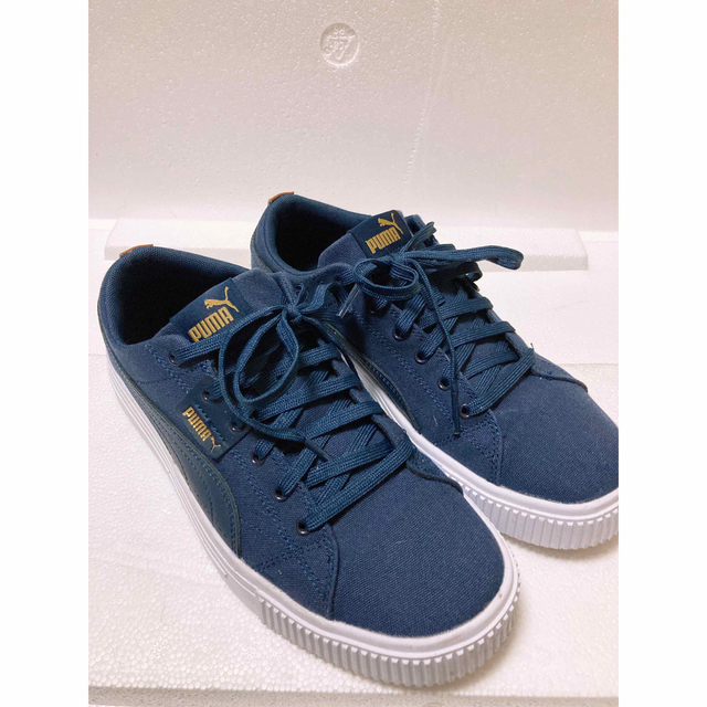 PUMA スニーカー