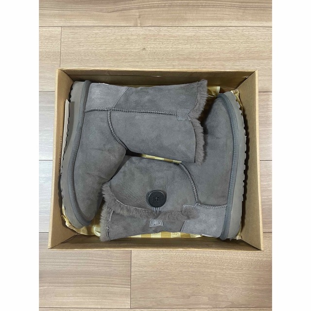 ★美品★ UGG アグ ムートンブーツ ベイリーボタン グレー