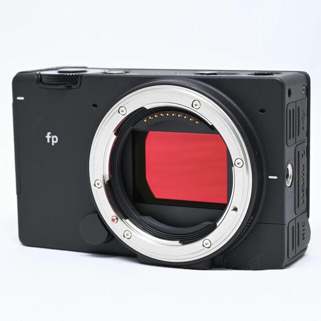 SIGMA(シグマ)のSIGMA fp 45mm F2.8 DG DN レンズキット スマホ/家電/カメラのカメラ(ミラーレス一眼)の商品写真