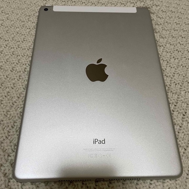 iPad(アイパッド)のiPad Air2 シルバー wifi 64G スマホ/家電/カメラのPC/タブレット(タブレット)の商品写真