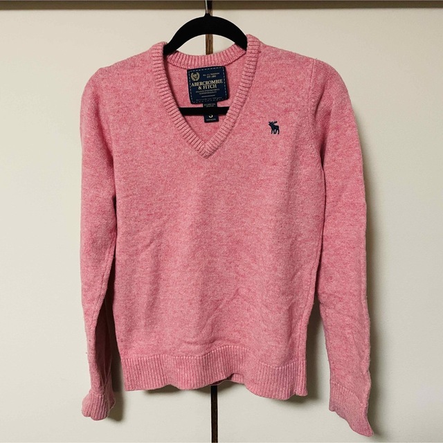 Abercrombie&Fitch(アバクロンビーアンドフィッチ)のAbercrombie アバクロ Vネック セーター ピンク S 北米 限定 メンズのトップス(ニット/セーター)の商品写真