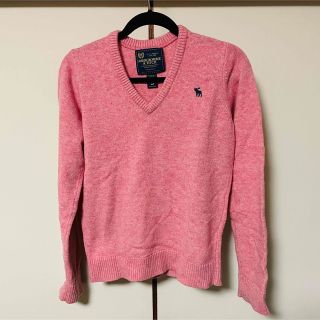 アバクロンビーアンドフィッチ(Abercrombie&Fitch)のAbercrombie アバクロ Vネック セーター ピンク S 北米 限定(ニット/セーター)