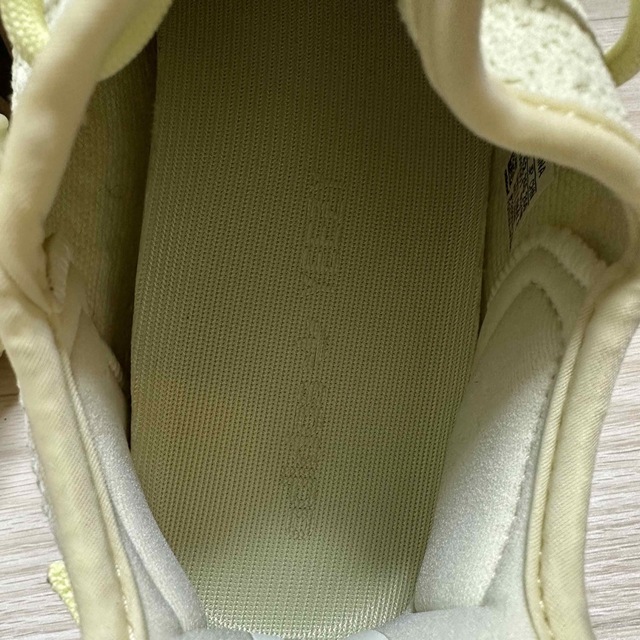 YEEZY（adidas）(イージー)のadidas YEEZY BOOST 350 V2   BUTTER  26.5 メンズの靴/シューズ(スニーカー)の商品写真