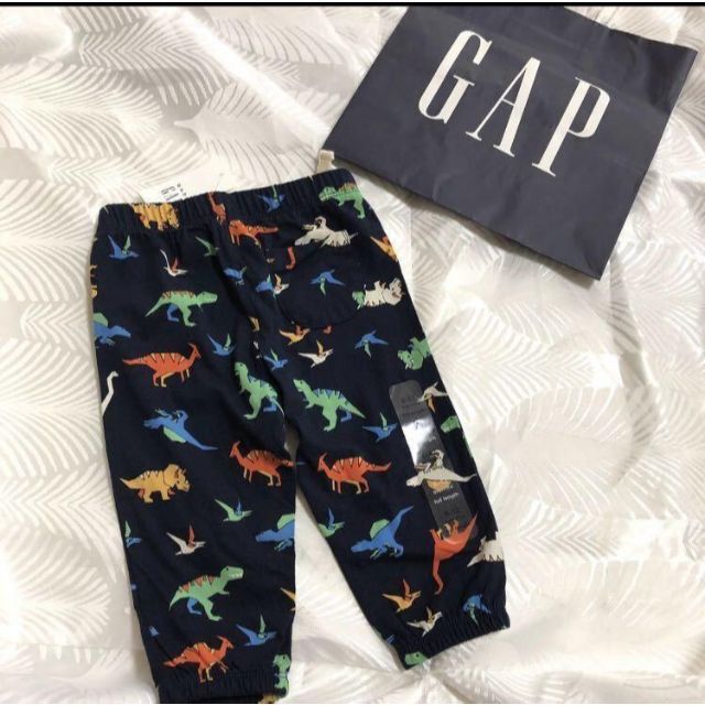 babyGAP(ベビーギャップ)の新品　未使用　baby GAP ダイナソー　コットン　パンツ 70 綿　ボトムス キッズ/ベビー/マタニティのベビー服(~85cm)(パンツ)の商品写真