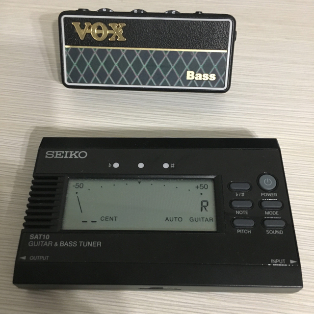 VOX(ヴォックス)のvox amPlug2 アンプ + SEIKO Tuner SAT10 チューナ 楽器のベース(ベースアンプ)の商品写真