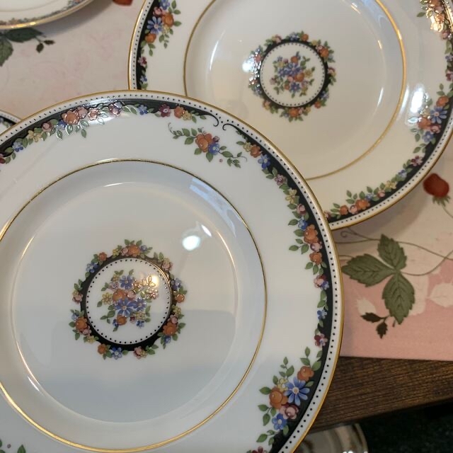 WEDGWOOD(ウェッジウッド)のウェッジウッド  オズボーン　15.5cm ケーキプレート　6枚　10枚目同梱 インテリア/住まい/日用品のキッチン/食器(食器)の商品写真