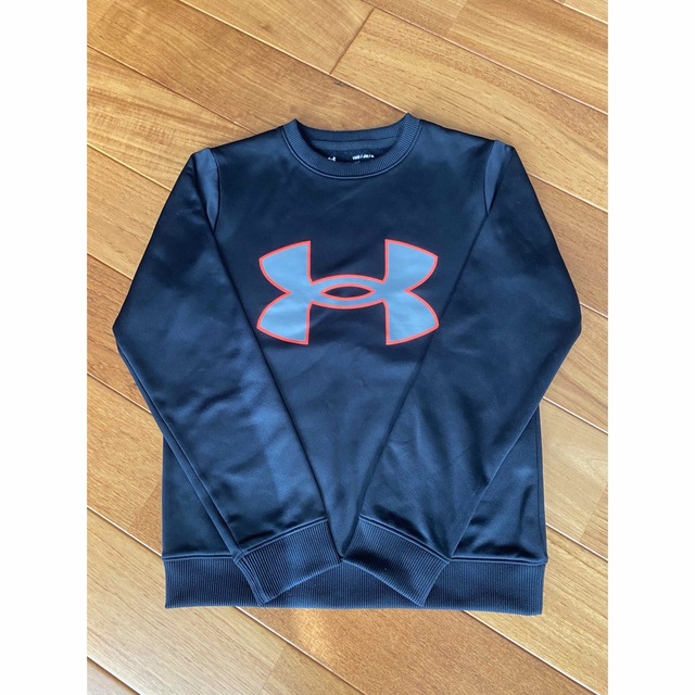 UNDER ARMOUR(アンダーアーマー)の【匿名配送】UNDER ARMOUR トレーナー　スウェット　YMD キッズ/ベビー/マタニティのキッズ服男の子用(90cm~)(Tシャツ/カットソー)の商品写真