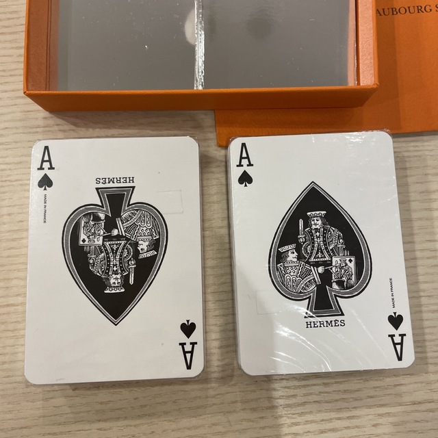 Hermes(エルメス)の新品未開封HERMES トランプ エンタメ/ホビーのテーブルゲーム/ホビー(トランプ/UNO)の商品写真