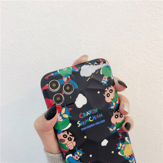 大人気❤️クレヨンしんちゃん iPhoneケース トレンド 赤・黒 スマホ/家電/カメラのスマホアクセサリー(iPhoneケース)の商品写真