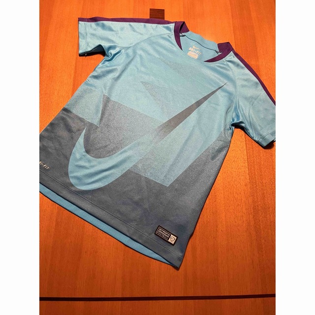 NIKE(ナイキ)のドライフィット　NIKE ブルー　140 美品 スポーツ/アウトドアのサッカー/フットサル(ウェア)の商品写真