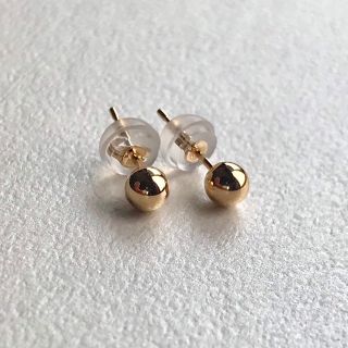 K18 丸玉ピアス  4mm 1ペア  K18シリコンキャッチ付き　送料無料(ピアス(両耳用))