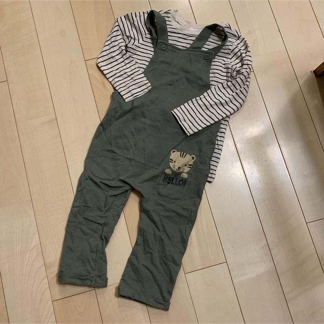 H&M(エイチアンドエム)の⭐︎新品　H&M トップス とボトムセット　ボーダー　カーキ　90 キッズ/ベビー/マタニティのキッズ服男の子用(90cm~)(Tシャツ/カットソー)の商品写真