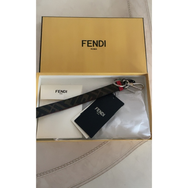 フェンディ FENDI - フェンディ ロゴ 箱型 キーホルダー バッグ