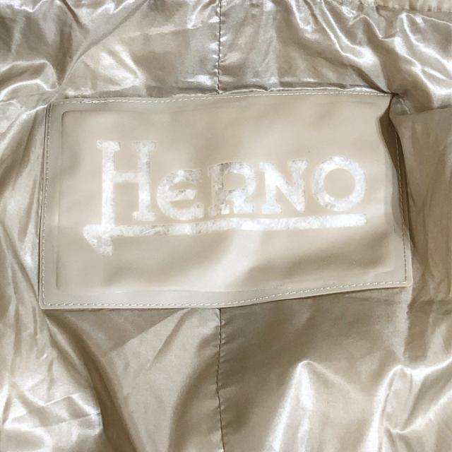 HERNO(ヘルノ)のヘルノ ダウンコート サイズ40 M ベージュ レディースのジャケット/アウター(ダウンコート)の商品写真