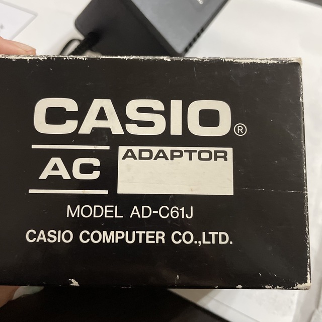 CASIO(カシオ)のCASIO AC100V 50-60Hz 17VA スマホ/家電/カメラのスマートフォン/携帯電話(バッテリー/充電器)の商品写真