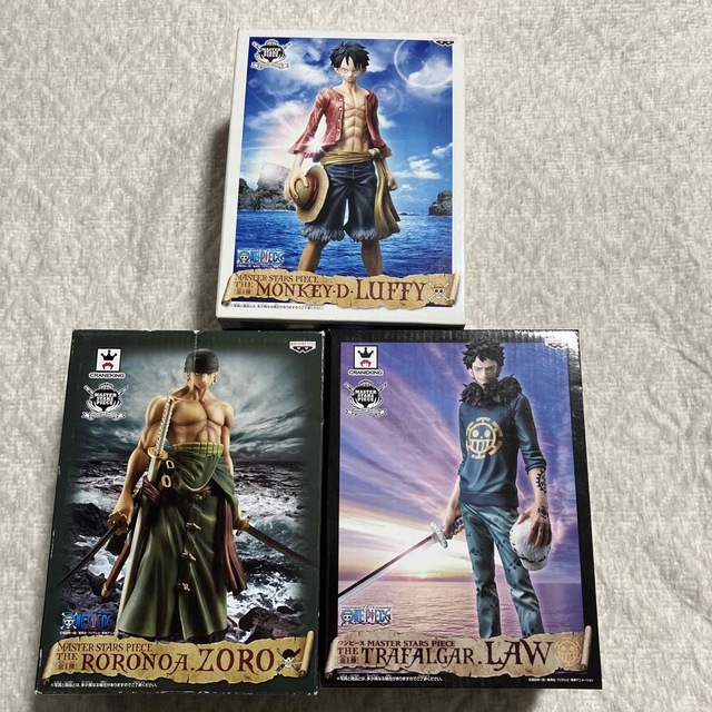 【値下げ】新品　ONE PIECE フィギュア　ルフィ　ゾロ　ロー