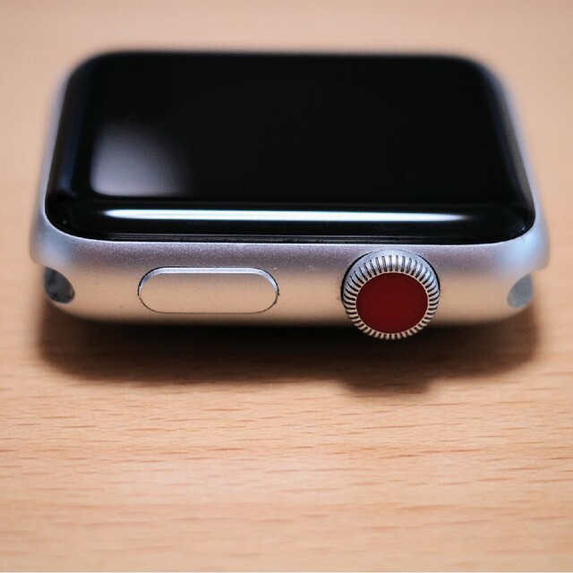 Apple Watch(アップルウォッチ)のApple Watch Series3 42mm GPS+Cellularモデル スマホ/家電/カメラのスマートフォン/携帯電話(その他)の商品写真