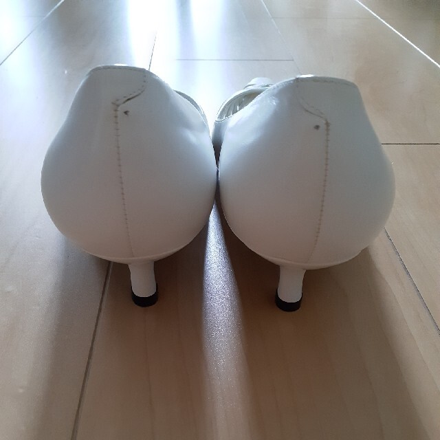 日本製　白パンプス　シューズベーカリー　25.5 レディースの靴/シューズ(ハイヒール/パンプス)の商品写真