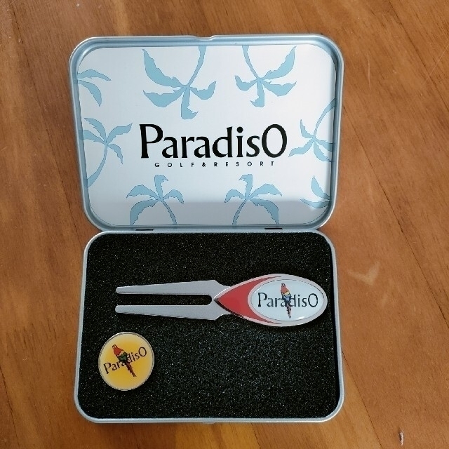 Paradiso(パラディーゾ)の【ParadisO マーカーセット&柏レイソルゴルフボール＆Titleist】 スポーツ/アウトドアのゴルフ(その他)の商品写真