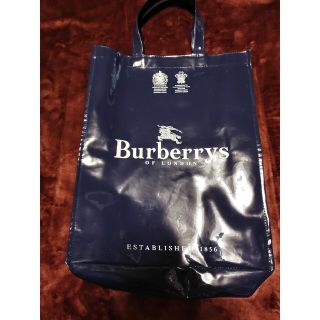 バーバリー(BURBERRY)のお買い得！美品！バーバリー、紺色エナメルビニールバッグ(トートバッグ)