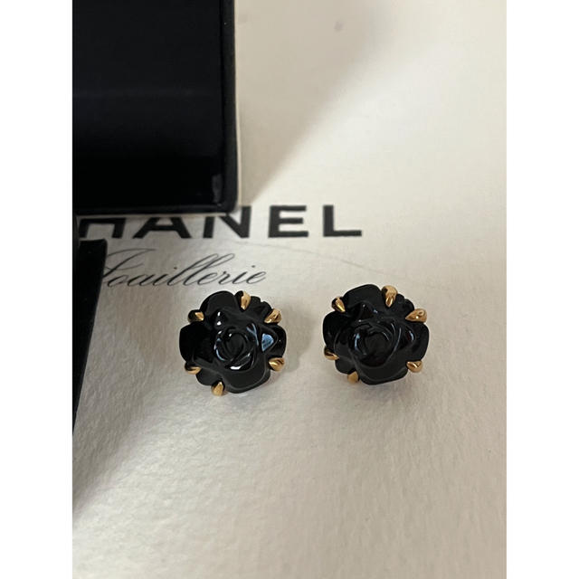 限定特価】 CHANEL - カメリア YGオニキス ピアス CHANEL ピアス - www 限定特価】 CHANEL - カメリア YGオニキス ピアス CHANEL ピアス - www