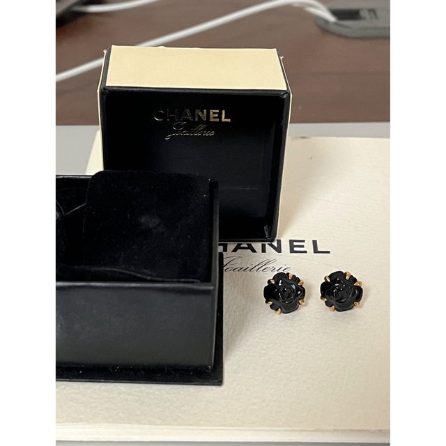限定特価】 CHANEL - カメリア YGオニキス ピアス CHANEL ピアス - www 限定特価】 CHANEL - カメリア YGオニキス ピアス CHANEL ピアス - www