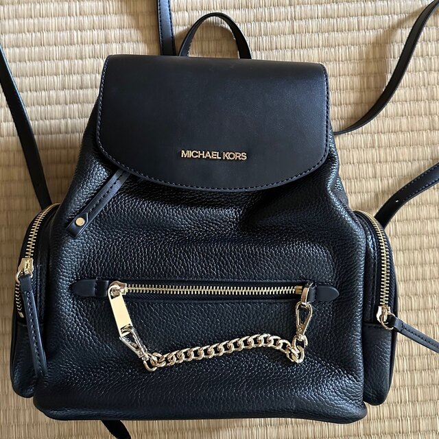 Michael Kors(マイケルコース)の《美品》82500定価　マイケルコース　リュック　ブラック　革　 レディースのバッグ(リュック/バックパック)の商品写真